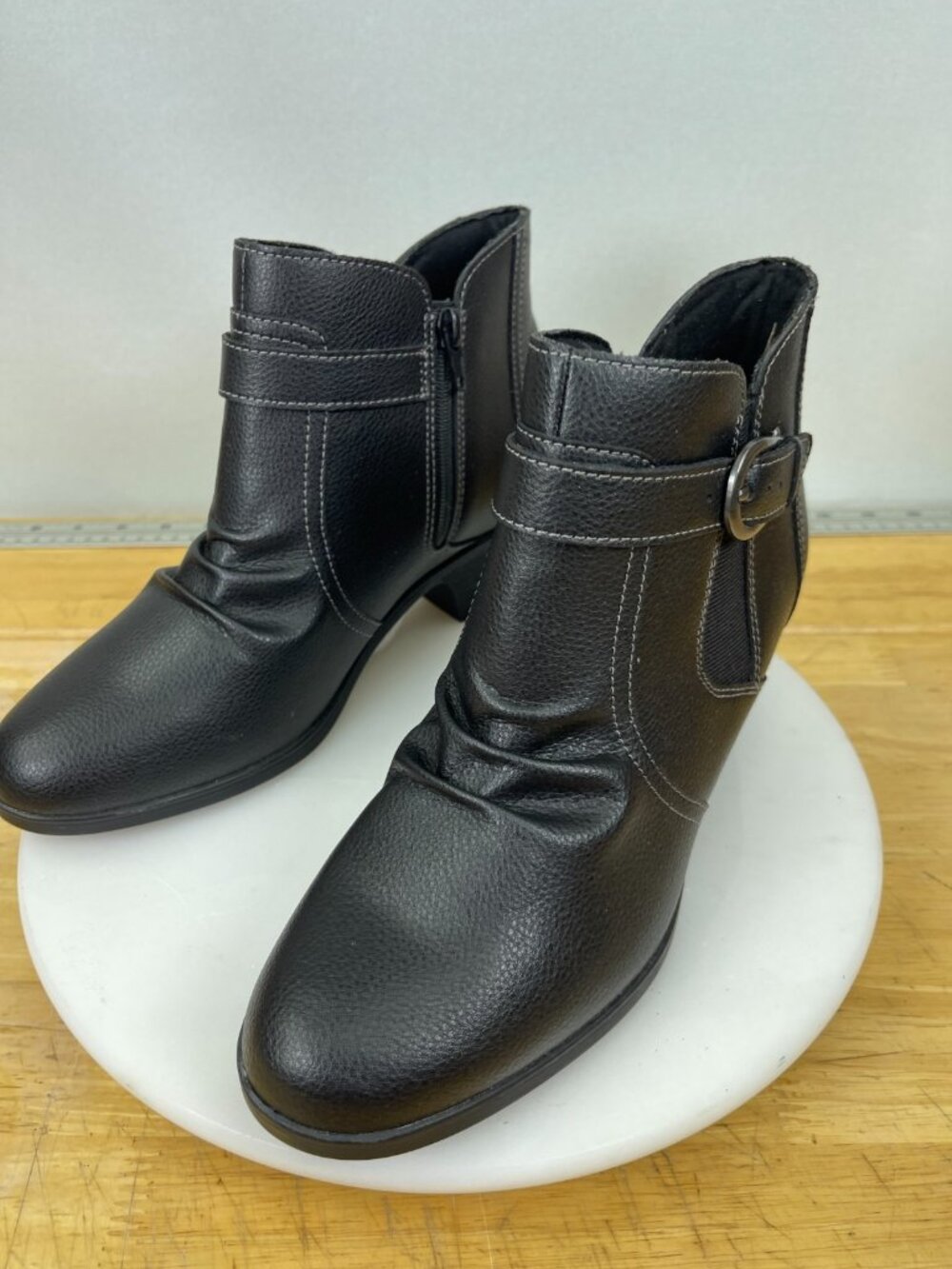 Clarks Black Leather Ankle Boots Buckle Zip Comfort Women’s 8M
